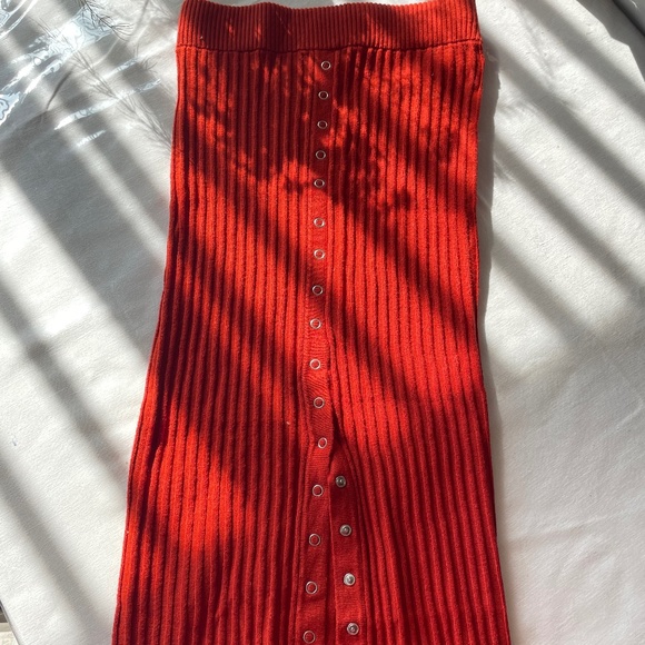 Long knit skirt with buttons. - Picture 1 of 1